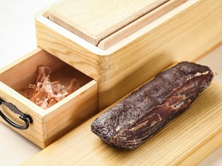 鰹節からヒントを得た、仔牛節