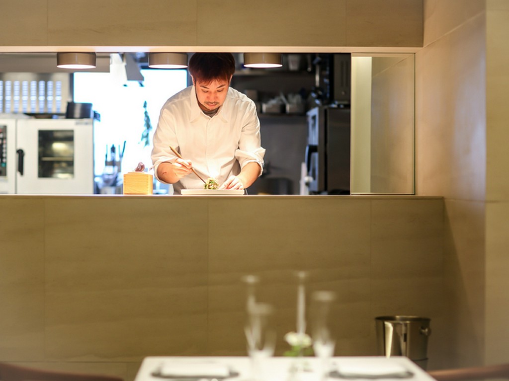 調理風景も楽しみつつ、ゆっくりと食事を楽しんでほしい