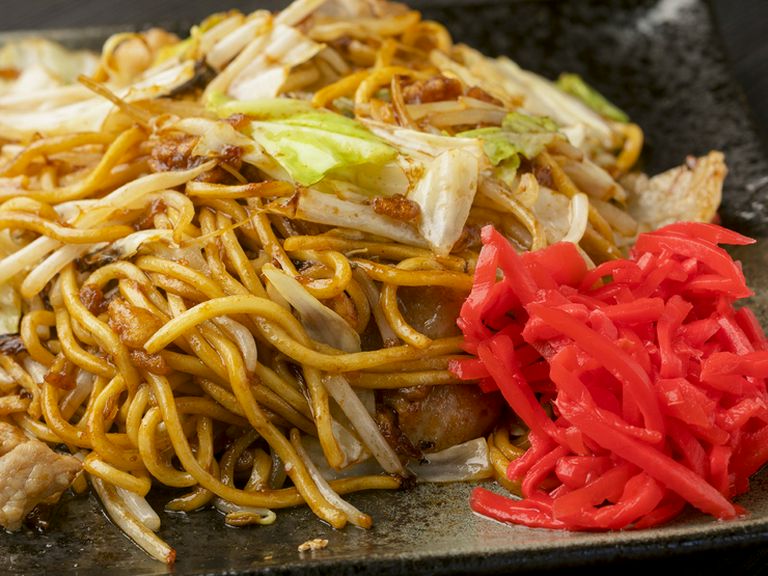 【來音屋】の看板食材「茶美豚」を使った『茶美豚焼きそば』