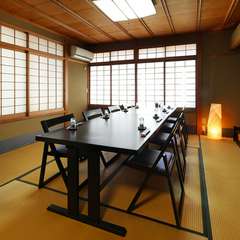 接待や会食、顔合わせにふさわしい、テーブル式のお座敷個室　