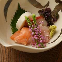 お造りはトロに負けない美味しさ。琵琶湖でしか獲れない天然の『琵琶ます料理』