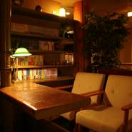 部屋単位での貸し切りのご相談も承ります。書斎のように落ち着いた雰囲気が魅力のプライベートな個室空間は、ビジネスシーンにおいても理想的です。