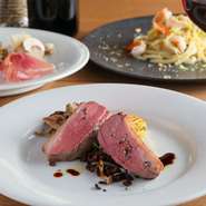 イタリア料理店で16年以上腕を磨いたオーナーシェフが織りなす数々の料理に舌鼓。イタリア各地の本格的な味わいはもちろんのこと、彩り豊かな盛り付けにも胸が高鳴ります。サーブされた瞬間、きっと笑顔になれます。