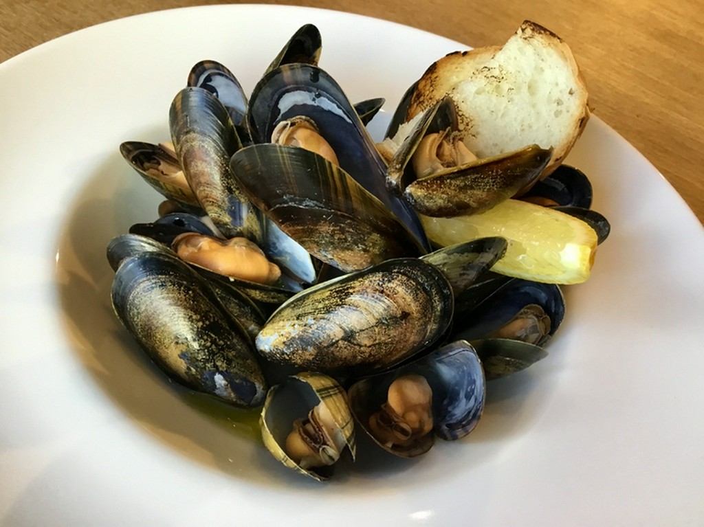 ムール貝の白ワイン蒸し