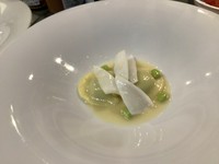 厳選された食材を様々な調理法や仕立てでお楽しみいただくシェフ渾身のコースです。