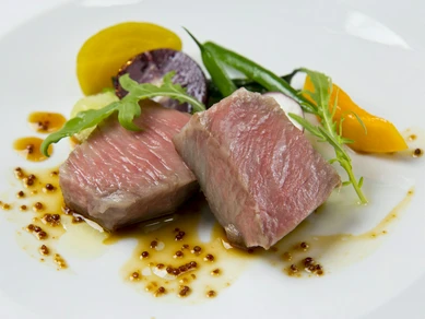 希少価値の高い“幻の極上牛”「尾崎牛」の内モモ肉を堪能する『宮崎尾崎牛のロースト』