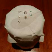 【白金プリン】「470円＋TAX」

ルカでお出ししていたプリンを、お客様からのお声を頂きご自宅でもお楽しみ頂けるようになりました。牛乳を使用せず、生クリームと卵・砂糖のみで作った濃厚でコクのある味わいとなっております。

予約不要となりますが、限定販売の為、事前ご予約をお勧めさせて頂いております。

