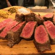 東成瀬村の広大な敷地で育った短角牛は、赤身の美味しいお肉。噛むほどにお肉本来の旨味をご堪能頂けます。