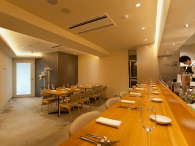 木の温もりを感じさせる店内は、ゆったりとくつろげる憩いの空間