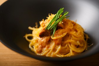 濃厚ウニがやみつき！『雲丹とミモレットの黄色いトマトソースパスタ』