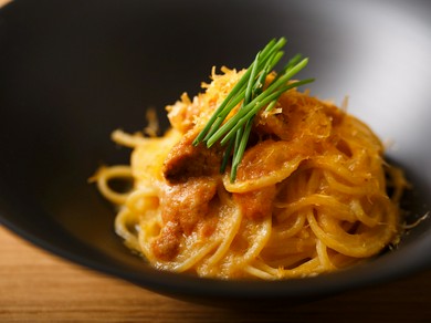 濃厚ウニがやみつき!『雲丹とミモレットの黄色いトマトソースパスタ』