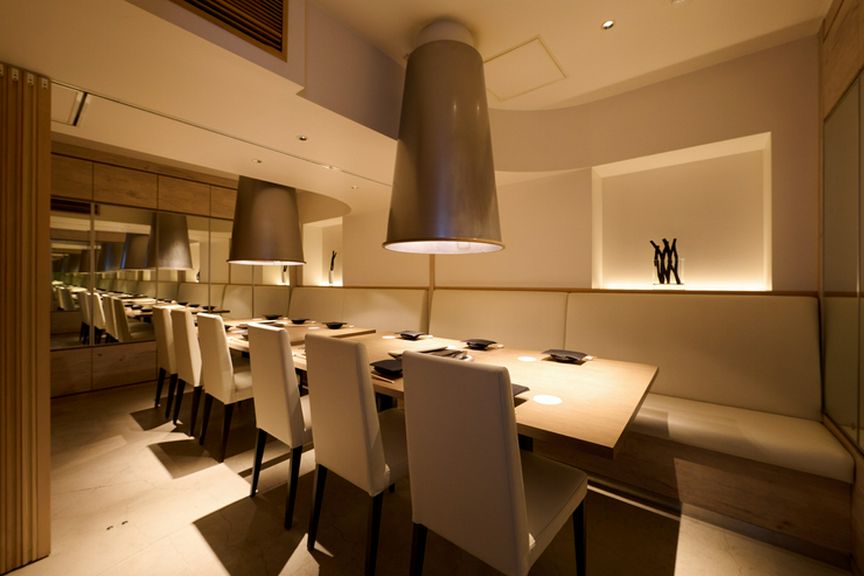 2つの空間に仕切ることもできる、ラグジュアリーな個室を完備