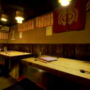 どこかホッとできる心地よい空間は、女性のおしゃべりの場にも人気。お店こだわりの料理をいただけるコース料理には飲み放題もついています。華やかなコース料理を囲めば、女性同士の会話も盛り上がることでしょう。