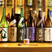 東北にある六県から、各2種類ずつのお酒を厳選。それぞれの味わいを堪能するのもおすすめですが、飲み比べてみるのも面白いものです。銘柄に迷った時は、料理に合った一杯をスタッフに聞いてみてください。
