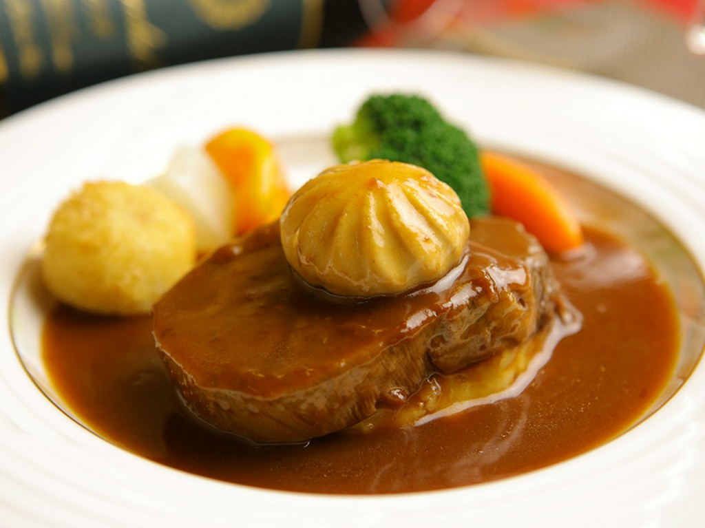 じっくり煮込んでつくる『牛タンシチュー』