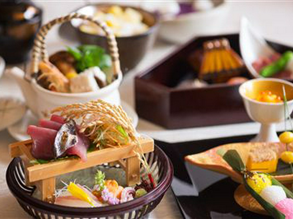 選りすぐりの旬の食材を使用、季節の移ろいをお皿の上で感じる『各種　会席料理』