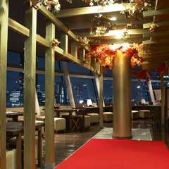 最上階から眺める見事な景観を楽しみながら、贅沢なひと時を