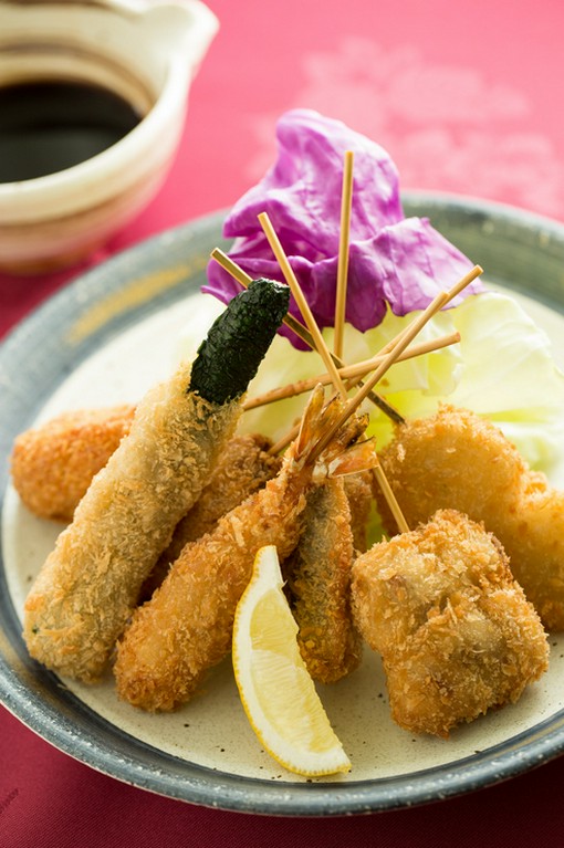 特製ソースをたっぷりつけて召し上がれ『串カツ盛り合わせ』