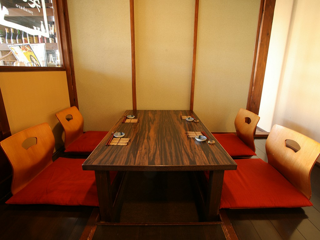 掘りごたつの席でゆったり寛ぐ、和みの接待にもってこい