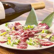 産地直送。冷凍物ではないからこその豊かな風味『会津産生馬肉のカルパッチョ』