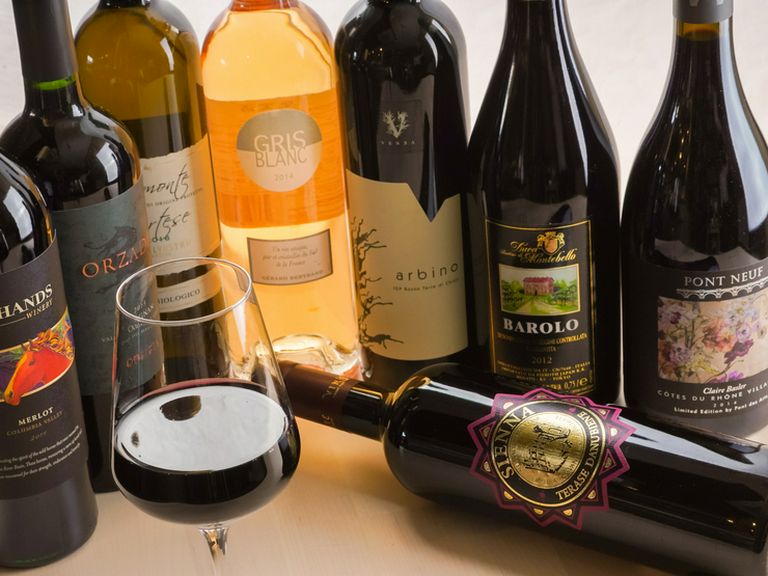 シーズンごとにさまざまな産地・品種のワインが楽しめる