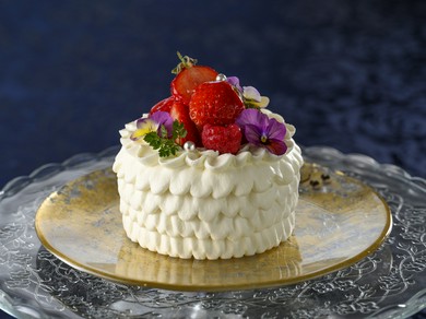 大切な人の特別な日をフルコースの後のホールケーキで演出します