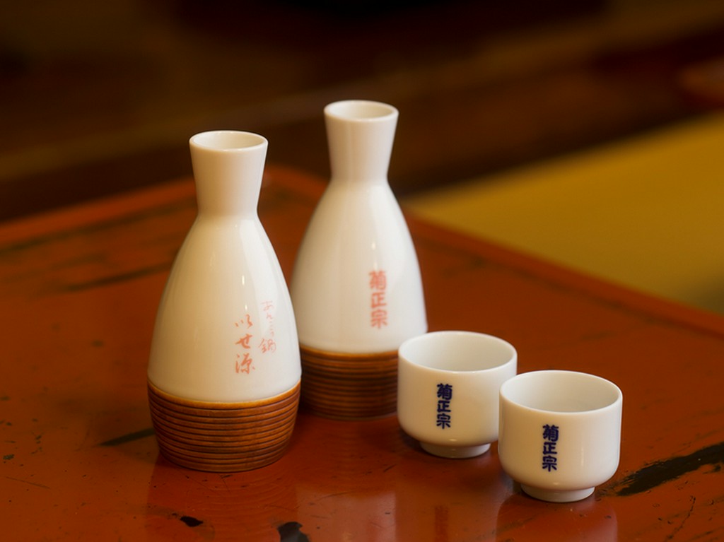 あんこうの味を引き立てる、辛口の日本酒『菊正宗』 （一合）