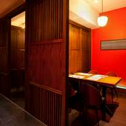 コース料理は、メインを「黒豚しゃぶしゃぶ」「せいろ蒸し」などから選べるので、相手の好みや状況に合わせてご予約を。美味しい料理は会話の糸口を掴み、旨い酒は会話をスムーズに流れさせる潤滑油となるはずです。