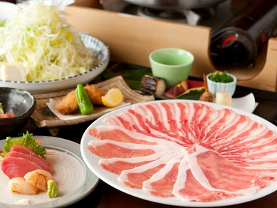 黒豚を、贅沢な「しゃぶしゃぶ」食べ放題でお腹一杯の満足感