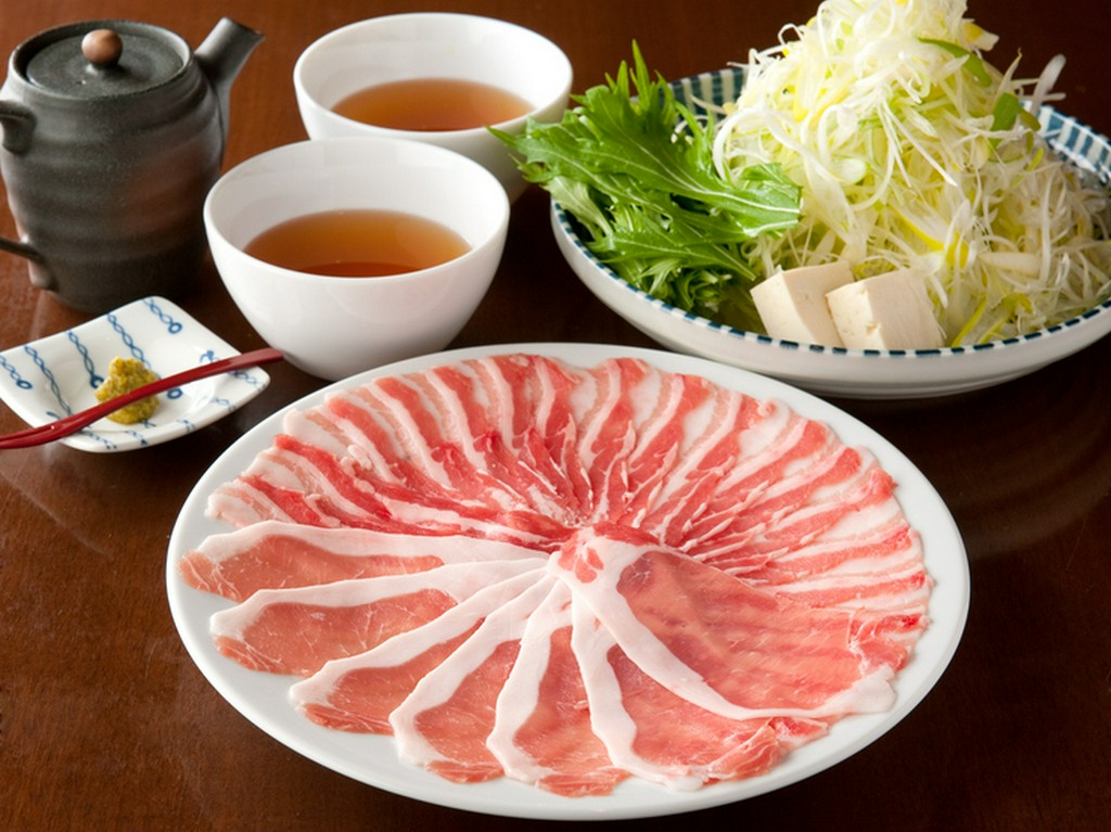 自慢の『黒豚しゃぶしゃぶ』（笹打ち葱・豆腐・水菜セット）