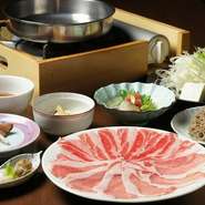 ※要予約
※ご予約時に、メインの1品を申し付け下さい。
  ご返答なき場合は黒豚しゃぶしゃぶにてご提供させ 
  ていただきます。予めご了承ください。
※お席は2時間制となります。

