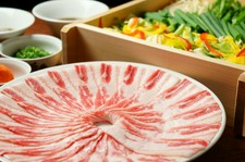 ご宴会に最適なフリードリンク付プラン。
選べるメインと全８品。