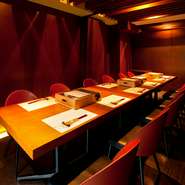 お客様がご滞在されている間は、くつろいでいただけるように。お帰りの際には「楽しい時間だった」と思っていただけるように。美味しい料理やお酒を提供し、居心地良い時間のお手伝いをする事が私達の仕事です。