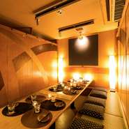 人数や目的に合わせたさまざまなタイプの部屋があり、シチュエーションに合った使い分けの利便さも魅力のひとつ。足をくずせる掘りごたつな点もポイントです。