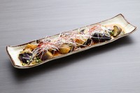 あっさりとしたお新香の盛り合わせは最初の一杯から〆まで、あると嬉しいメニューです。テーブルに喜びを添えてくれます。