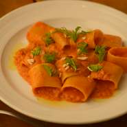 人数／4名～
来店時間／18:00～22:00
予約期限／前日の23:00までにご予約ください

・お料理は大皿でのご提供となります。・アレルギーがある場合はご連絡ください
※当日人数が減られた場合は、お料理代金を頂戴いたします