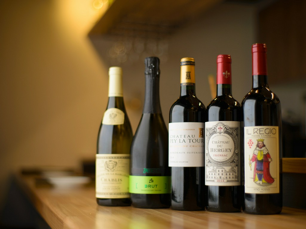 店主が自分の舌で確かめた、料理に合う上質なワインをセレクト