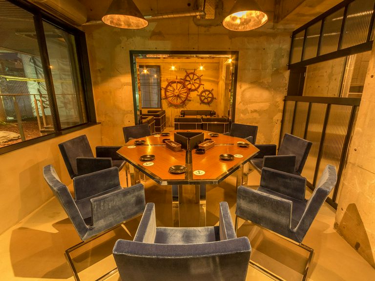 1930年代のヨーロッパを感じさせるステキな店内