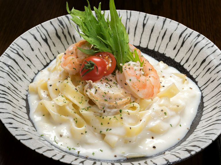 エビとホタテのホワイトクリームソースパスタ