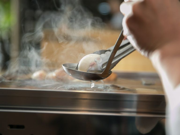 繊細な味付けのダシで煮込まれたおいしいおでんが豊富に揃う