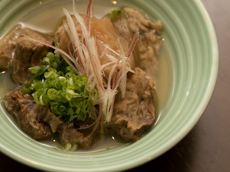 じっくり煮込んだ甘い風味の『黒毛和牛すじ肉』のおでん