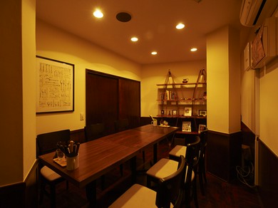 8名様がゆったりくつろげる完全個室あります‼