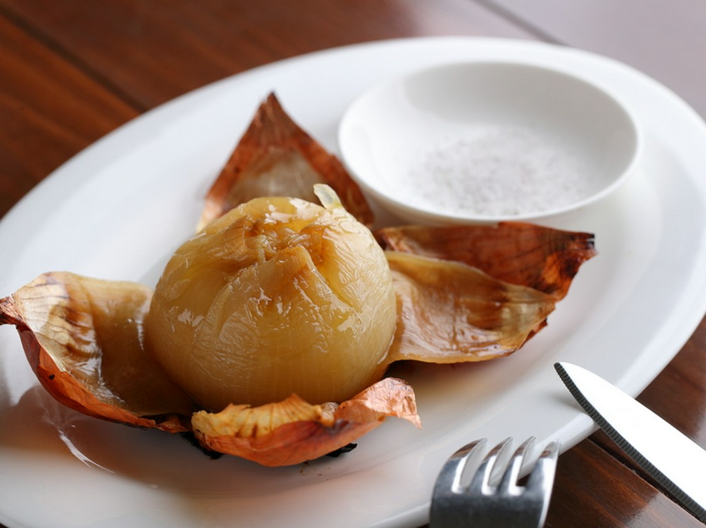 有機栽培玉ねぎの丸ごとロースト