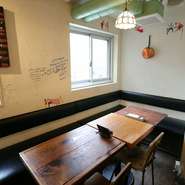 豪快なトラットリアでありながらも、女性シェフの繊細な仕事ぶりを感じられるお料理がいただけます。ソファー席のごご予約は早めにどうぞ！