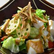 京とうふ藤野　牛蒡、蓮根、お豆富の金胡麻サラダ