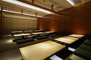 大人数での宴会に。貸切も宴会スペースもご用意致しました。