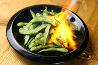 お客様の目の前で脂せてください！　にんにくの風味とアンチョビの旨味たっぷり！