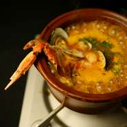 渡り蟹と魚介のスペイン風リゾット