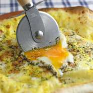 半熟卵の濃厚カルボナーラ　ピッツァ