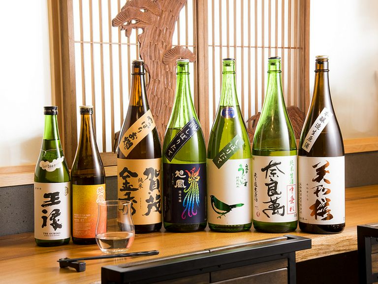 地元産のお酒を中心に、バラエティ豊かな日本酒を用意